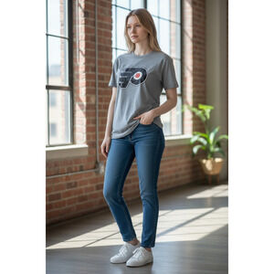 Fanatic Women's Flyers ( 39 Michkov) Graphic SS Crewneck T-shirt Size: XL